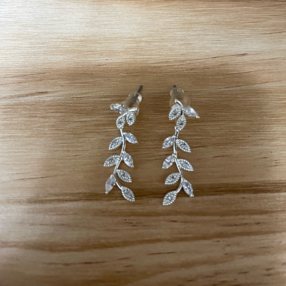 STERLING SLIVER VINE EARRINGS WITH GEM STONES